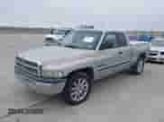 2000 Dodge 1500 с VIN 1B7HC13Y7YJ100247, выставлен на аукционе IAAI как лот 41430771 с пробегом 151 429 миль миль и . История ставок и продаж доступна на DreamBid. Изображение 2.