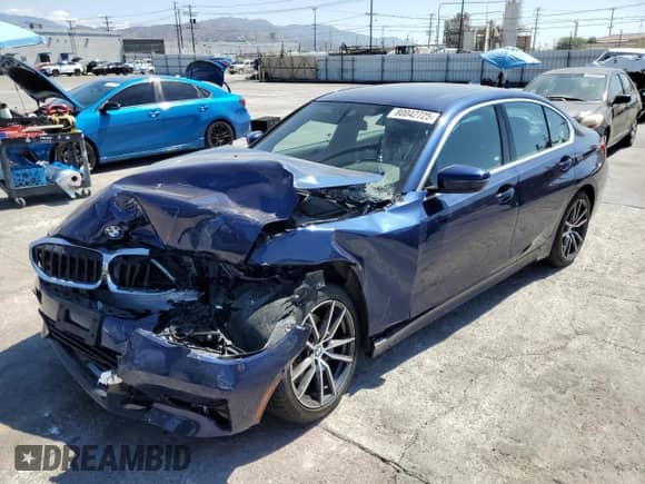 2020 BMW 3 Series 330i with VIN 3MW5R1J05L8B30427, listed as a Copart auction lot 80042725 with 32,794 mi miles and Salvage title. Bid and sale history available at DreamBid. Image 1.