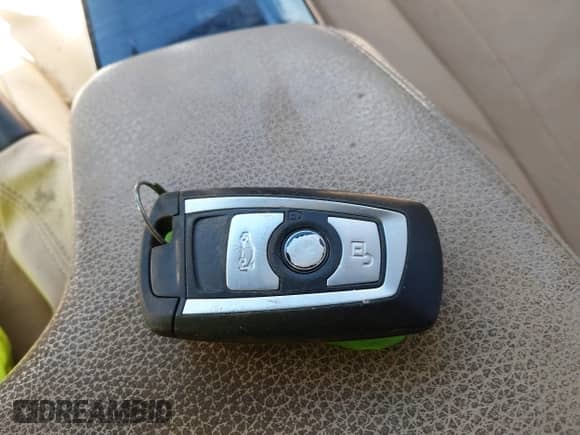 2013 BMW 3 Series 328i xDrive z VIN WBA3B3G54DNP38397, wystawiony jako IAAI lot #41677694 z przebiegiem Nie podano mil oraz . Historia ofert i sprzedaży dostępna na DreamBid. Obrazek 11.