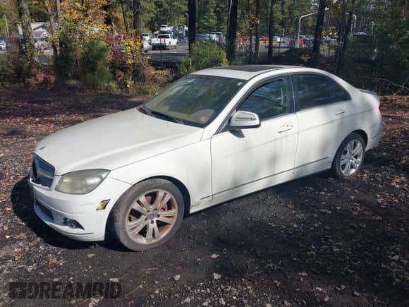 2008 Mercedes-Benz C 300 Sport z VIN WDDGF81X78F136812, wystawiony jako IAAI lot #43586594 z przebiegiem Nie podano mil oraz . Historia ofert i sprzedaży dostępna na DreamBid. Obrazek 2.