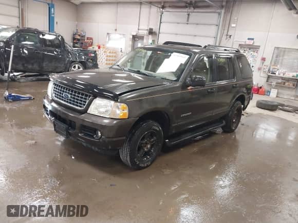 2005 Ford Explorer XLT z VIN 1FMZU73WX5ZA04530, wystawiony jako IAAI lot #42480065 z przebiegiem 133 593 mil mil oraz . Historia ofert i sprzedaży dostępna na DreamBid. Obrazek 2.