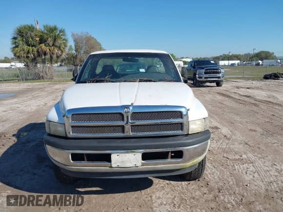 1998 Dodge 1500 z VIN 1B7HF16Y3WS583651, wystawiony jako IAAI lot #41638592 z przebiegiem 83 204 mil mil oraz . Historia ofert i sprzedaży dostępna na DreamBid. Obrazek 6.