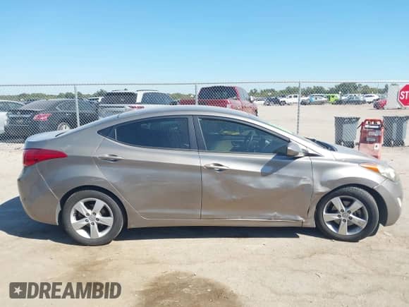 2013 Hyundai Elantra GLS с VIN 5NPDH4AE1DH231994, выставлен на аукционе IAAI как лот 43422067 с пробегом 171 882 миль миль и . История ставок и продаж доступна на DreamBid. Изображение 13.