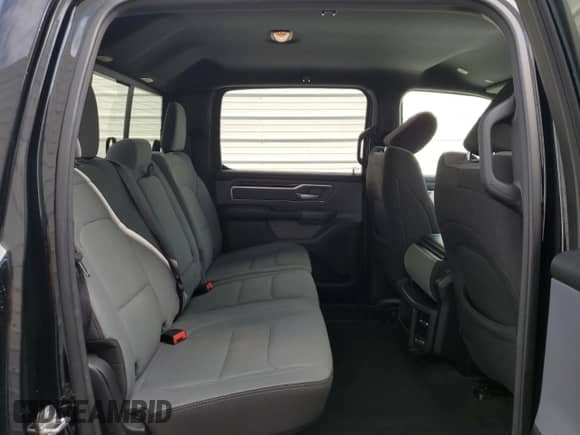 2023 Ram 1500 Big Horn z VIN 1C6RREFG4PN545170, wystawiony jako Copart lot #81573725 z przebiegiem 37 206 mil mil oraz Szkoda całkowita • Salvage title. Historia ofert i sprzedaży dostępna na DreamBid. Obrazek 10.