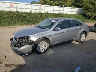 2014 Chrysler 200 LX с VIN 1C3CCBAB3EN209361, выставлен на аукционе Copart как лот 81089435 с пробегом 163 448 миль миль и Чистый • Clean title. История ставок и продаж доступна на DreamBid. Изображение 1.