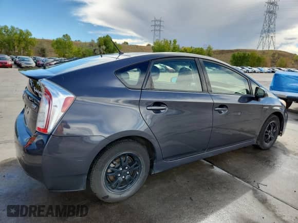 2013 Toyota Prius One with VIN JTDKN3DU4D1646165, listed as a Copart auction lot 83975295 with 165,554 mi miles and Clean title. Bid and sale history available at DreamBid. Image 3.