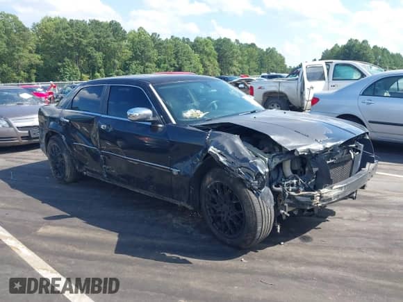 2007 Chrysler 300 C z VIN 2C3KA63H27H637752, wystawiony jako IAAI lot #43065664 z przebiegiem Nie podano mil oraz . Historia ofert i sprzedaży dostępna na DreamBid. Obrazek 1.