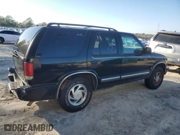 2000 Chevrolet Blazer LT with VIN 1GNDT13W6Y2375560, listed as a Copart auction lot 46275195 with Not provided miles and Salvage title. Bid and sale history available at DreamBid. Image 3.