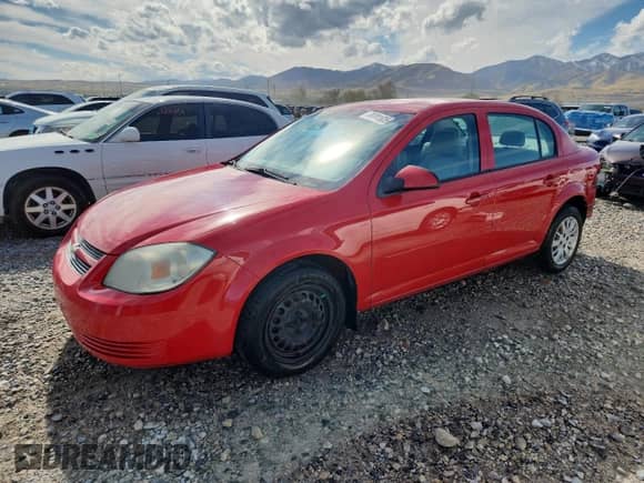 2010 Chevrolet Cobalt 1LT z VIN 1G1AD5F56A7226313, wystawiony jako Copart lot #86081635 z przebiegiem 171 987 mil mil oraz Szkoda całkowita • Salvage title. Historia ofert i sprzedaży dostępna na DreamBid. Obrazek 1.