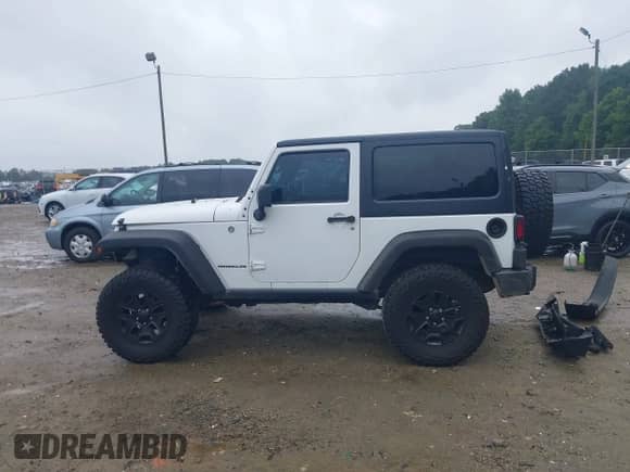 2015 Jeep Wrangler Sport with VIN 1C4AJWAG1FL593777, listed as a IAAI auction lot 42952137 with 99,393 mi miles and . Bid and sale history available at DreamBid. Image 15.