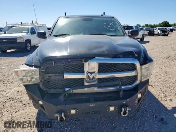 2018 Ram 1500 Tradesman z VIN 3C6RR6KG2JG225504, wystawiony jako Copart lot #56739575 z przebiegiem 137 272 mil mil oraz Szkoda całkowita • Salvage title. Historia ofert i sprzedaży dostępna na DreamBid. Obrazek 5.