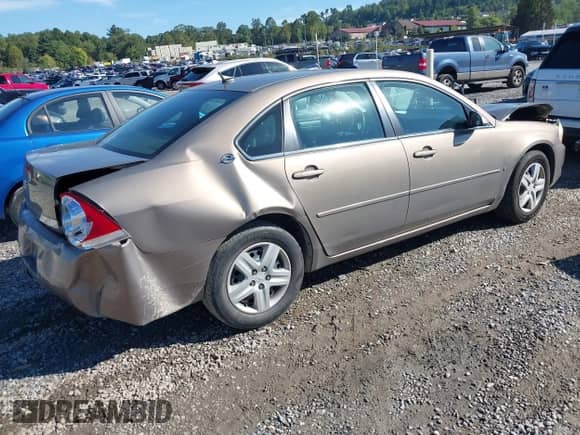 2006 Chevrolet Impala LS z VIN 2G1WB58K469187922, wystawiony jako IAAI lot #43341294 z przebiegiem 154 504 mil mil oraz . Historia ofert i sprzedaży dostępna na DreamBid. Obrazek 4.