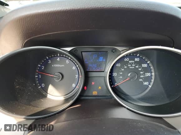 2011 Hyundai Tucson Limited with VIN KM8JUCAC5BU143200, listed as a Copart auction lot 59398055 with 217,552 mi miles and Clean title. Bid and sale history available at DreamBid. Image 9.