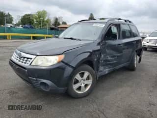 2013 Subaru Forester X z VIN JF2SHABC9DG403830, wystawiony jako Copart lot #66901685 z przebiegiem 183 552 mil mil oraz Szkoda całkowita • Salvage title. Historia ofert i sprzedaży dostępna na DreamBid. Obrazek 1.