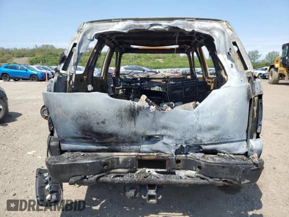 2004 Chevrolet Tahoe LT with VIN 1GNEK13Z84J212877, listed as a Copart auction lot 55679835 with Not provided miles and Non repairable. Bid and sale history available at DreamBid. Image 6.