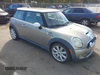 2009 MINI Hardtop S with VIN WMWMF73529TT99485, listed as a IAAI auction lot 43543003 with 101,131 mi miles and . Bid and sale history available at DreamBid. Image 1.