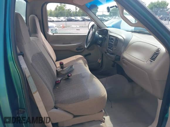 1997 Ford F-150 с VIN 1FTDF17W0VKA72683, выставлен на аукционе IAAI как лот 42760251 с пробегом 235 962 миль миль и . История ставок и продаж доступна на DreamBid. Изображение 5.
