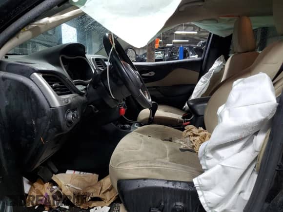 2016 Jeep Cherokee Latitude с VIN 1C4PJMCB7GW130459, выставлен на аукционе Copart как лот 67042075 с пробегом 462 856 миль миль и Списание • Salvage title. История ставок и продаж доступна на DreamBid. Изображение 7.