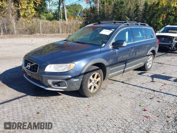 2010 Volvo XC70 3.2L with VIN YV4960BZ8A1087270, listed as a IAAI auction lot 43440020 with 162,141 mi miles and . Bid and sale history available at DreamBid. Image 2.