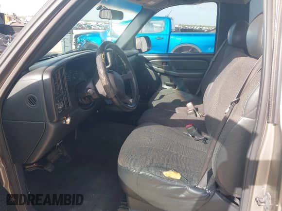 2000 Chevrolet Silverado 1500 LS with VIN 1GCEC14W2YZ179649, listed as a IAAI auction lot 42525015 with 284,859 mi miles and . Bid and sale history available at DreamBid. Image 5.