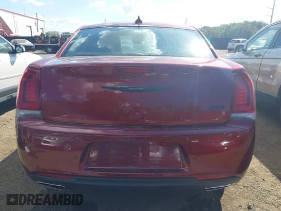 2023 Chrysler 300 Touring L с VIN 2C3CCADG4PH556078, выставлен на аукционе IAAI как лот 43014589 с пробегом 33 774 миль миль и . История ставок и продаж доступна на DreamBid. Изображение 17.