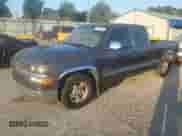 2000 Chevrolet Silverado 1500 LS z VIN 1GCEC19T1YZ370476, wystawiony jako Copart lot #62553415 z przebiegiem 164 786 mil mil oraz Szkoda całkowita • Salvage title. Historia ofert i sprzedaży dostępna na DreamBid. Obrazek 1.