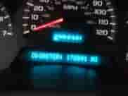 2002 Chevrolet TrailBlazer EXT LT z VIN 1GNET16SX26104756, wystawiony jako IAAI lot #42460772 z przebiegiem 178 091 mil mil oraz . Historia ofert i sprzedaży dostępna na DreamBid. Obrazek 7.