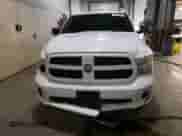 2013 Ram 1500 Express z VIN 1C6RR7FT2DS648559, wystawiony jako Copart lot #80926525 z przebiegiem 143 508 mil mil oraz Czysty tytuł • Clean title. Historia ofert i sprzedaży dostępna na DreamBid. Obrazek 5.