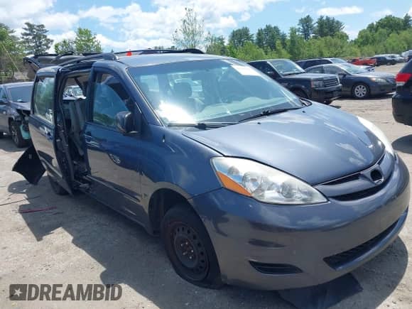 2008 Toyota Sienna LE z VIN 5TDZK23C98S123324, wystawiony jako IAAI lot #42516326 z przebiegiem Nie podano mil oraz . Historia ofert i sprzedaży dostępna na DreamBid. Obrazek 1.