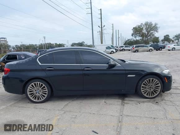2015 BMW 5 Series 550i с VIN WBAKN9C57FD961425, выставлен на аукционе IAAI как лот 41319817 с пробегом 100 233 миль миль и . История ставок и продаж доступна на DreamBid. Изображение 13.