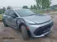 2024 Chevrolet Equinox EV RS z VIN 3GN7DNRP1RS227369, wystawiony jako IAAI lot #42434810 z przebiegiem 6 729 mil mil oraz . Historia ofert i sprzedaży dostępna na DreamBid. Obrazek 1.