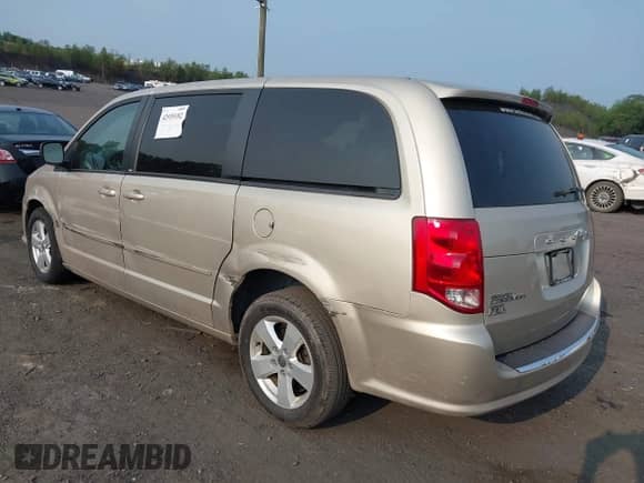 2013 Dodge Grand Caravan SE with VIN 2C4RDGBG2DR792176, listed as a IAAI auction lot 42935102 with 105,683 mi miles and . Bid and sale history available at DreamBid. Image 3.