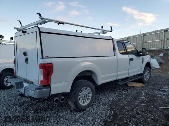 2017 Ford F-250 XLT с VIN 1FT7X2BT5HED18286, выставлен на аукционе Copart как лот 85908354 с пробегом 170 840 миль миль и На запчасти • Non repairable. История ставок и продаж доступна на DreamBid. Изображение 3.