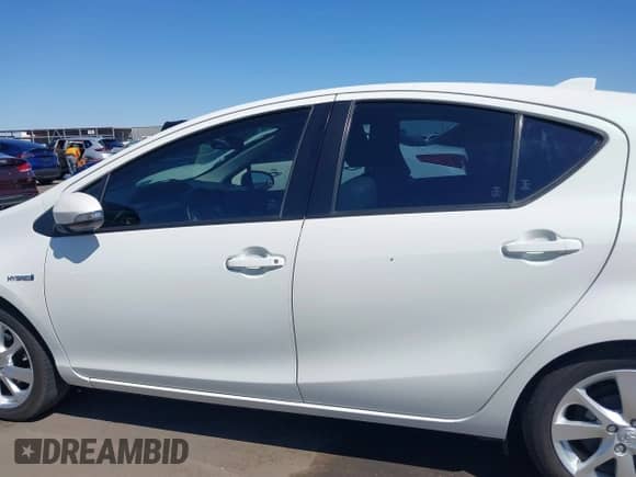 2015 Toyota Prius One z VIN JTDKDTB37F1089798, wystawiony jako IAAI lot #41838827 z przebiegiem 137 655 mil mil oraz . Historia ofert i sprzedaży dostępna na DreamBid. Obrazek 14.