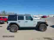 2024 Jeep Wrangler Rubicon z VIN 1C4PJXFG5RW268447, wystawiony jako IAAI lot #41887497 z przebiegiem 3 005 mil mil oraz . Historia ofert i sprzedaży dostępna na DreamBid. Obrazek 14.