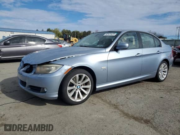 2011 BMW 3 Series 328i xDrive with VIN WBAPK5G54BNN28764, listed as a Copart auction lot 82523425 with 136,865 mi miles and Clean title. Bid and sale history available at DreamBid. Image 1.