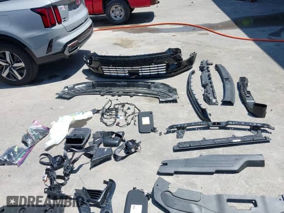 2025 Chevrolet Traverse AWD RS с VIN 1GNEVLRS6SJ184037, выставлен на аукционе IAAI как лот 42629279 с пробегом 3 492 миль миль и . История ставок и продаж доступна на DreamBid. Изображение 12.