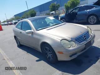 2002 Mercedes-Benz C 230/260/280/320 с VIN WDBRN47J32A303168, выставлен на аукционе IAAI как лот 43002598 с пробегом Не указан миль и . История ставок и продаж доступна на DreamBid. Изображение 1.