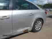2011 Chevrolet Cruze LS с VIN 1G1PC5SH1B7276454, выставлен на аукционе IAAI как лот 43289303 с пробегом 138 701 миль миль и . История ставок и продаж доступна на DreamBid. Изображение 6.