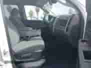 2018 Ram 1500 Tradesman z VIN 1C6RR6FG9JS261922, wystawiony jako IAAI lot #41860338 z przebiegiem 41 016 mil mil oraz . Historia ofert i sprzedaży dostępna na DreamBid. Obrazek 5.