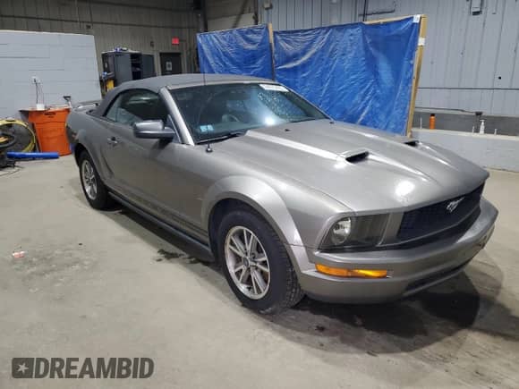 2005 Ford Mustang Deluxe с VIN 1ZVFT84NX55227418, выставлен на аукционе Copart как лот 84975425 с пробегом 149 334 миль миль и Чистый • Clean title. История ставок и продаж доступна на DreamBid. Изображение 4.