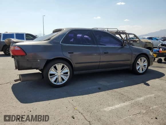 1999 Honda Accord LX с VIN JHMCG5643XC051063, выставлен на аукционе Copart как лот 68949065 с пробегом 135 815 миль миль и Списание • Salvage title. История ставок и продаж доступна на DreamBid. Изображение 3.