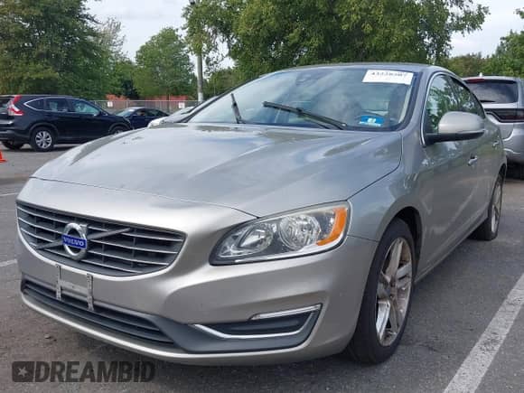 2015 Volvo S60 T5 Premier z VIN YV1612TK9F1346142, wystawiony jako IAAI lot #43228507 z przebiegiem 119 564 mil mil oraz . Historia ofert i sprzedaży dostępna na DreamBid. Obrazek 17.