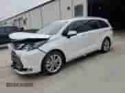 2024 Toyota Sienna Platinum с VIN 5TDERKEC4RS185447, выставлен на аукционе Copart как лот 51223275 с пробегом 5 439 миль миль и Списание • Salvage title. История ставок и продаж доступна на DreamBid. Изображение 1.