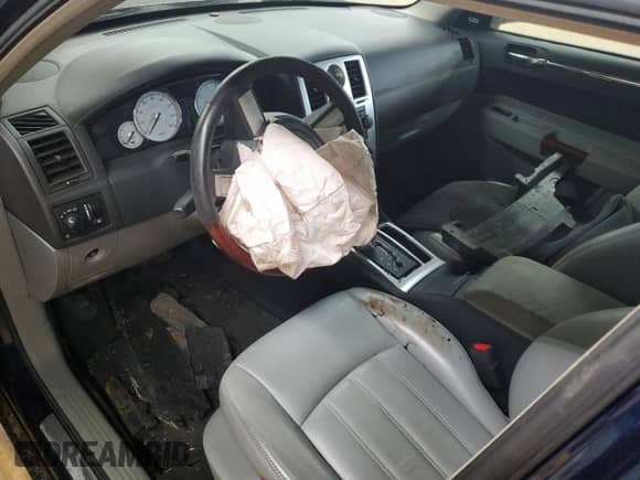 2006 Chrysler 300 C with VIN 2C3KA63H96H171526, listed as a Copart auction lot 58507815 with 52,945 mi miles and Salvage title. Bid and sale history available at DreamBid. Image 8.