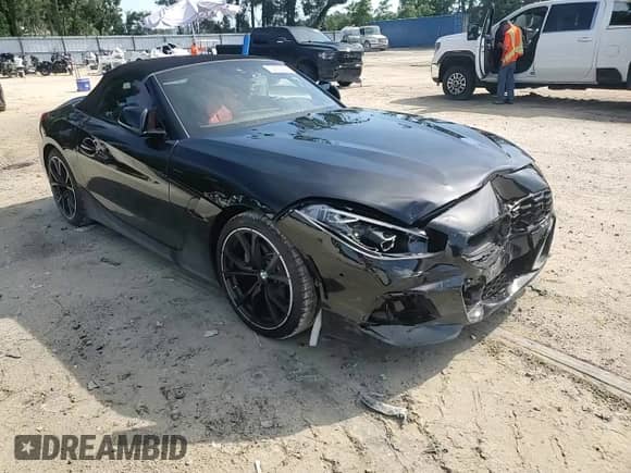 2025 BMW Z4 sDrive30i with VIN WBAHF3C02SWY44651, listed as a Copart auction lot 68659285 with 3,193 mi miles and Non repairable. Bid and sale history available at DreamBid. Image 14.