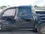 2017 Toyota Tacoma SR5 z VIN 5TFAZ5CN2HX045510, wystawiony jako IAAI lot #42432191 z przebiegiem 126 004 mil mil oraz . Historia ofert i sprzedaży dostępna na DreamBid. Obrazek 13.