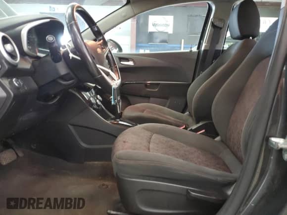 2017 Chevrolet Sonic LT с VIN 1G1JD6SH5H4115107, выставлен на аукционе Copart как лот 85110035 с пробегом 84 175 миль миль и Чистый • Clean title. История ставок и продаж доступна на DreamBid. Изображение 7.