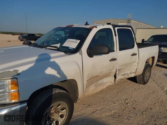 2012 Chevrolet Silverado 1500 LS z VIN 3GCPCREA3CG240817, wystawiony jako IAAI lot #43135184 z przebiegiem 314 528 mil mil oraz . Historia ofert i sprzedaży dostępna na DreamBid. Obrazek 6.