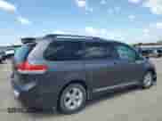 2013 Toyota Sienna LE AAS с VIN 5TDKK3DC0DS332046, выставлен на аукционе Copart как лот 68400265 с пробегом 205 295 миль миль и Списание • Salvage title. История ставок и продаж доступна на DreamBid. Изображение 3.